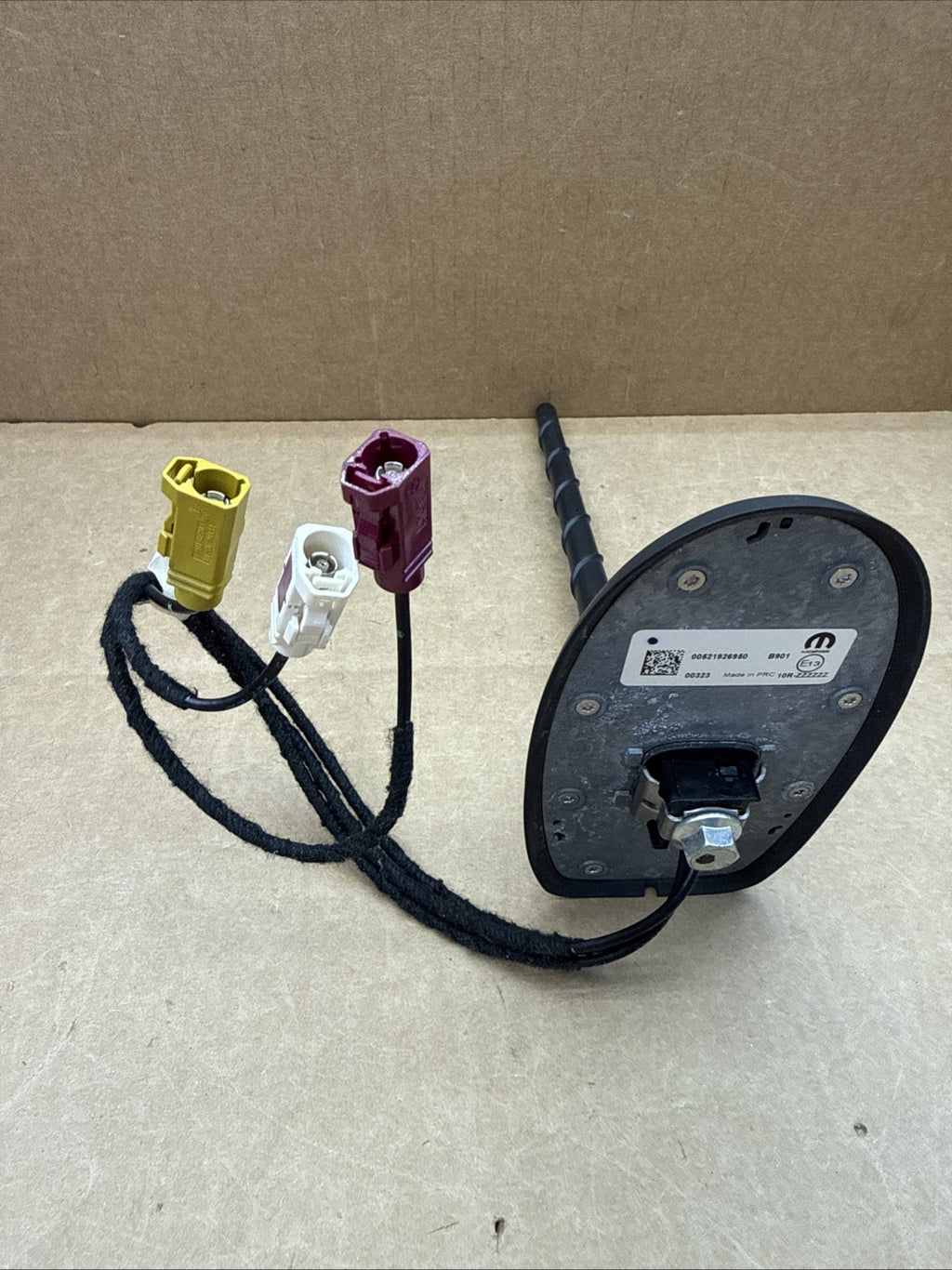 2015-2023 Jeep Renegade Rear Roof Mounted Antenna OEM 005219269502
