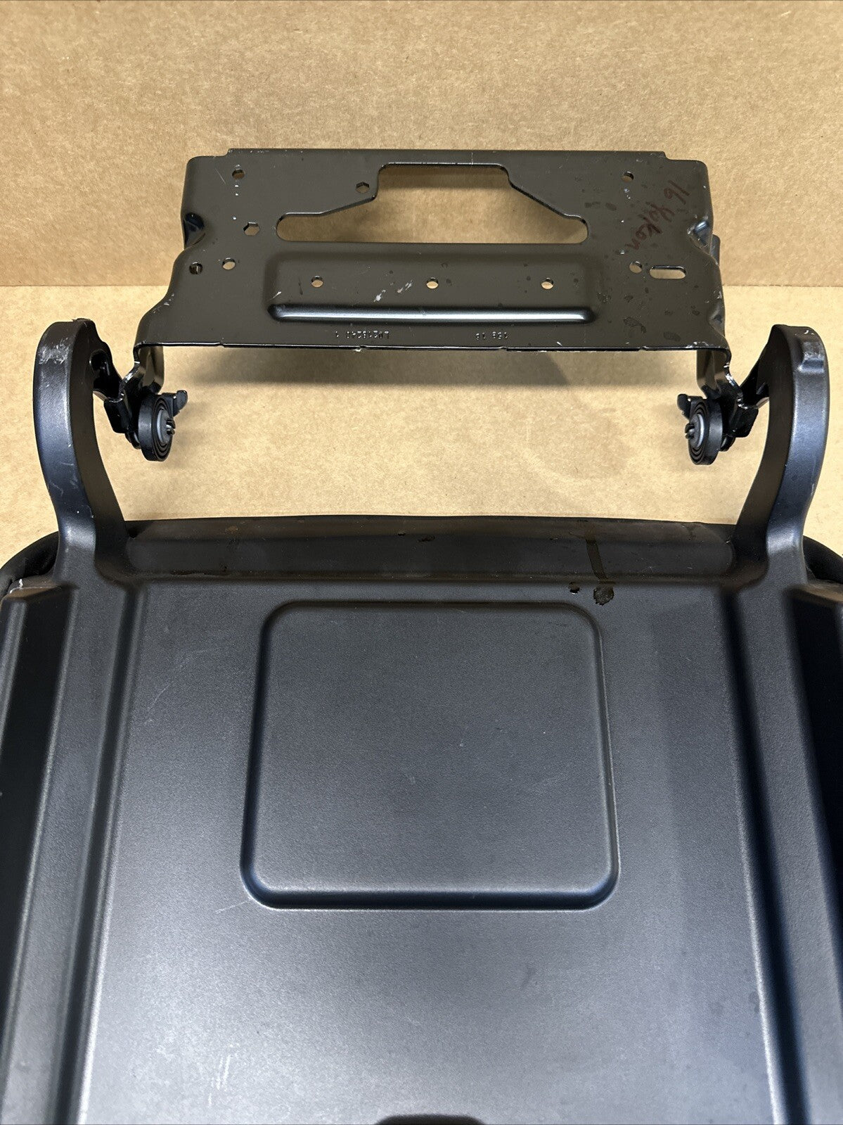 2015 2020 Tahoe Yukon Suburban Yukon XL Center Console Lid Arm rest Black OEM7