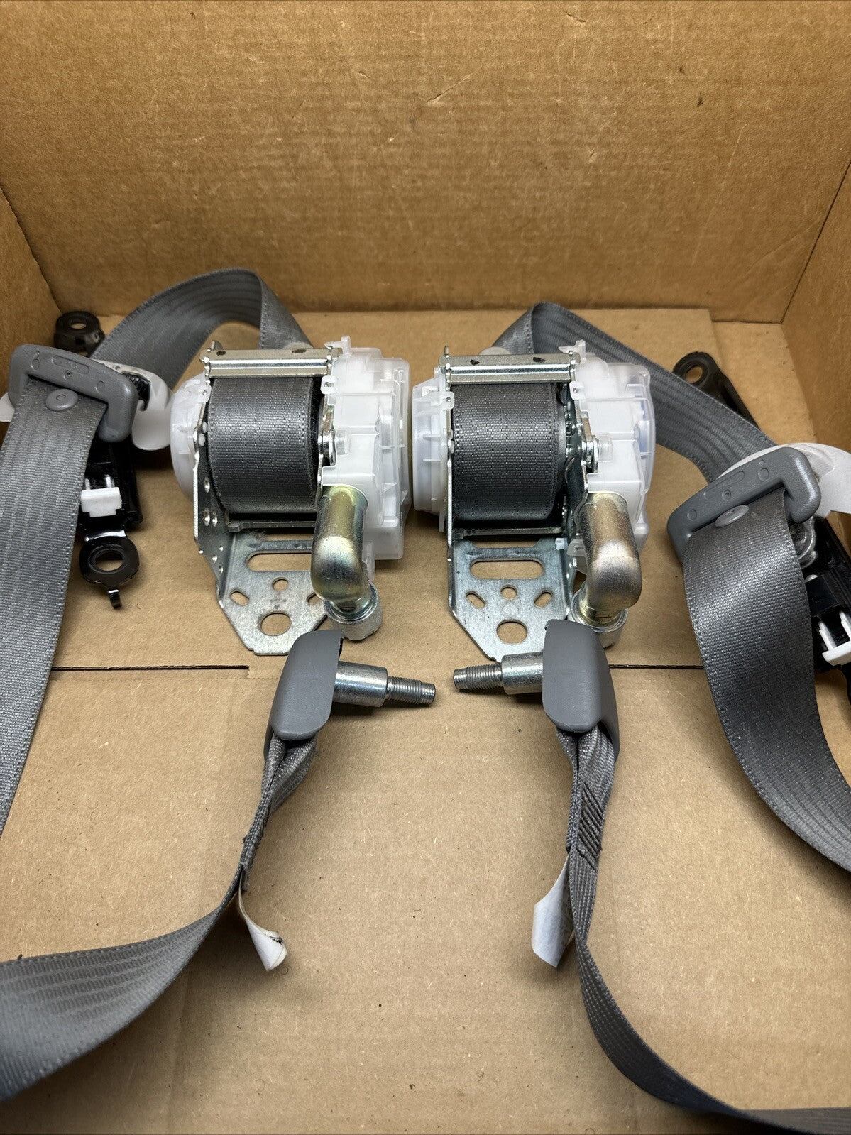 2011 2014 Toyota Sienna Front Seat Belt Seatbelt Retractor Set Pair Left Right0