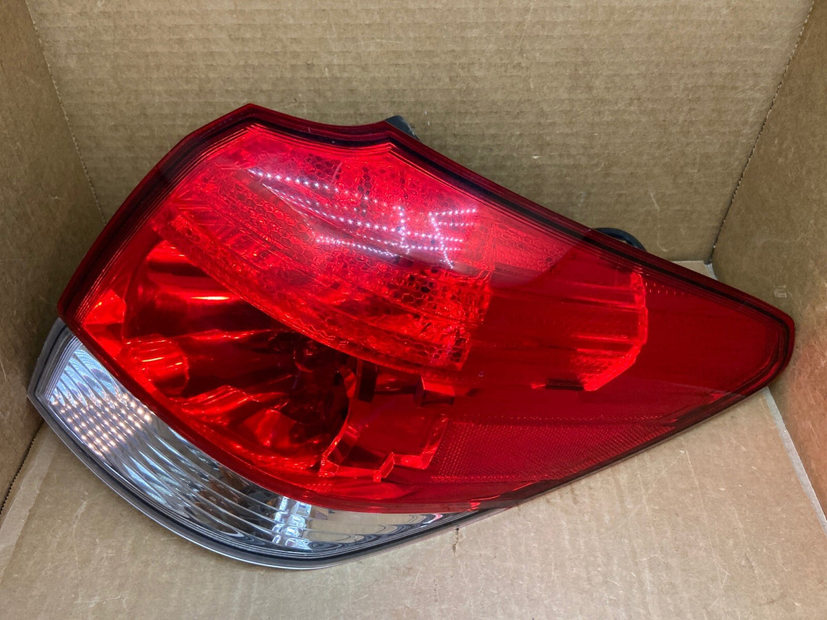 10 14 Subaru Outback Passenger Side Right Rear Taillight Tail Break Light Outer1