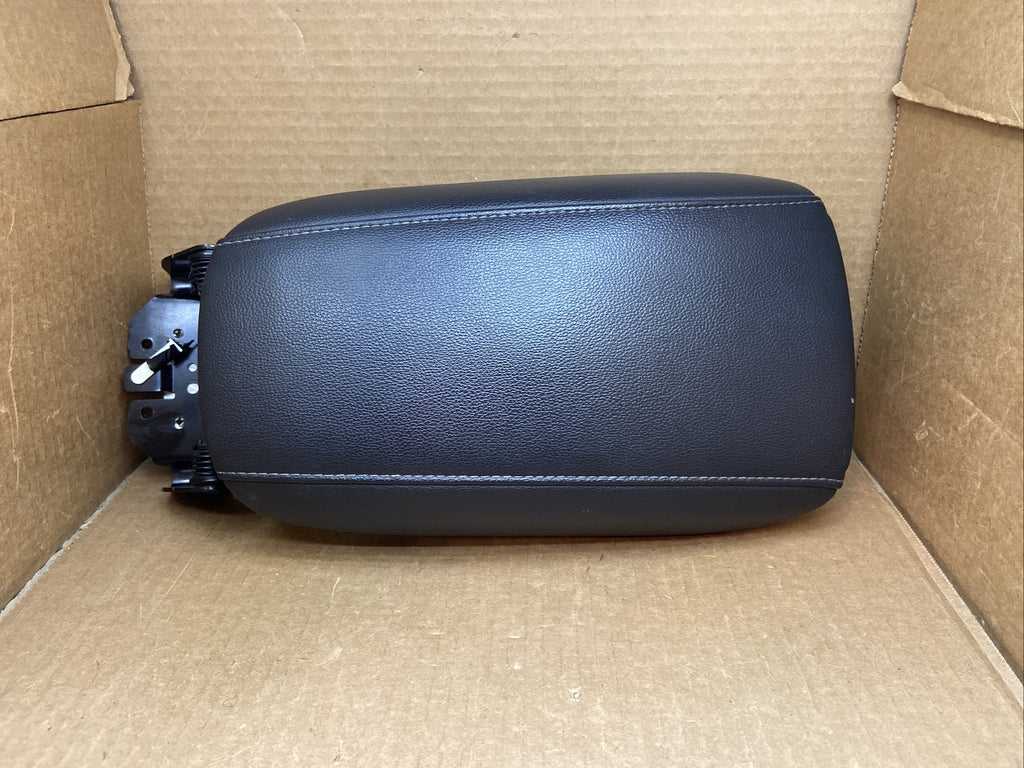 13 16 FUSION CENTER CONSOLE ARM REST ARMREST LID BLACK LEATHER GRAY STITCHING6