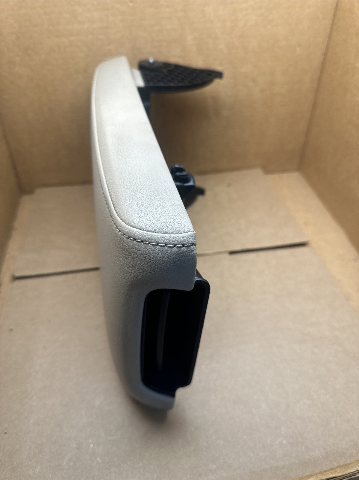 2012 2017 Toyota Camry Center Console Lid Cover Armrest Arm Rest Ivory Tan LA008