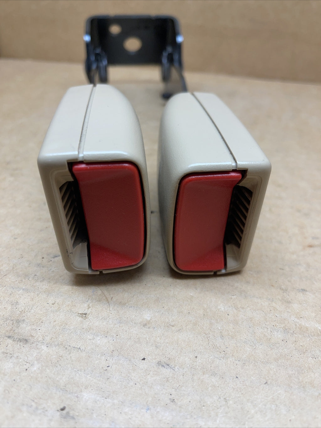 2007 2013 Chevrolet SILVERADO 1500 Rear Center Seat Belt Buckle Tan2