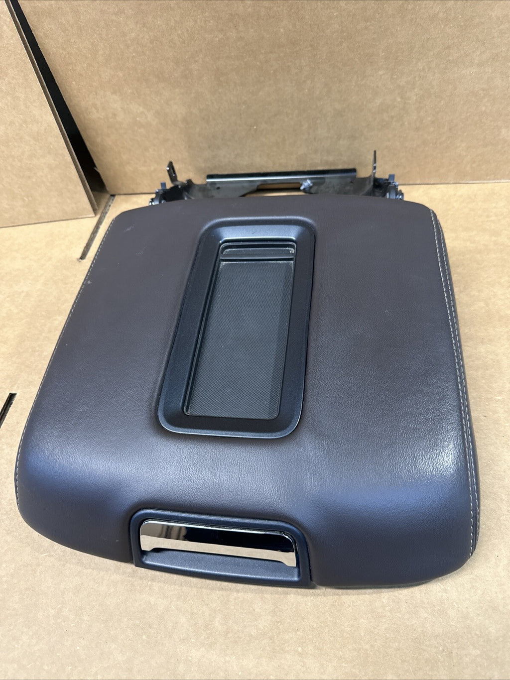 2015 2020 Tahoe Yukon Suburban Yukon XL Center Console Lid Arm rest Brown OEM1