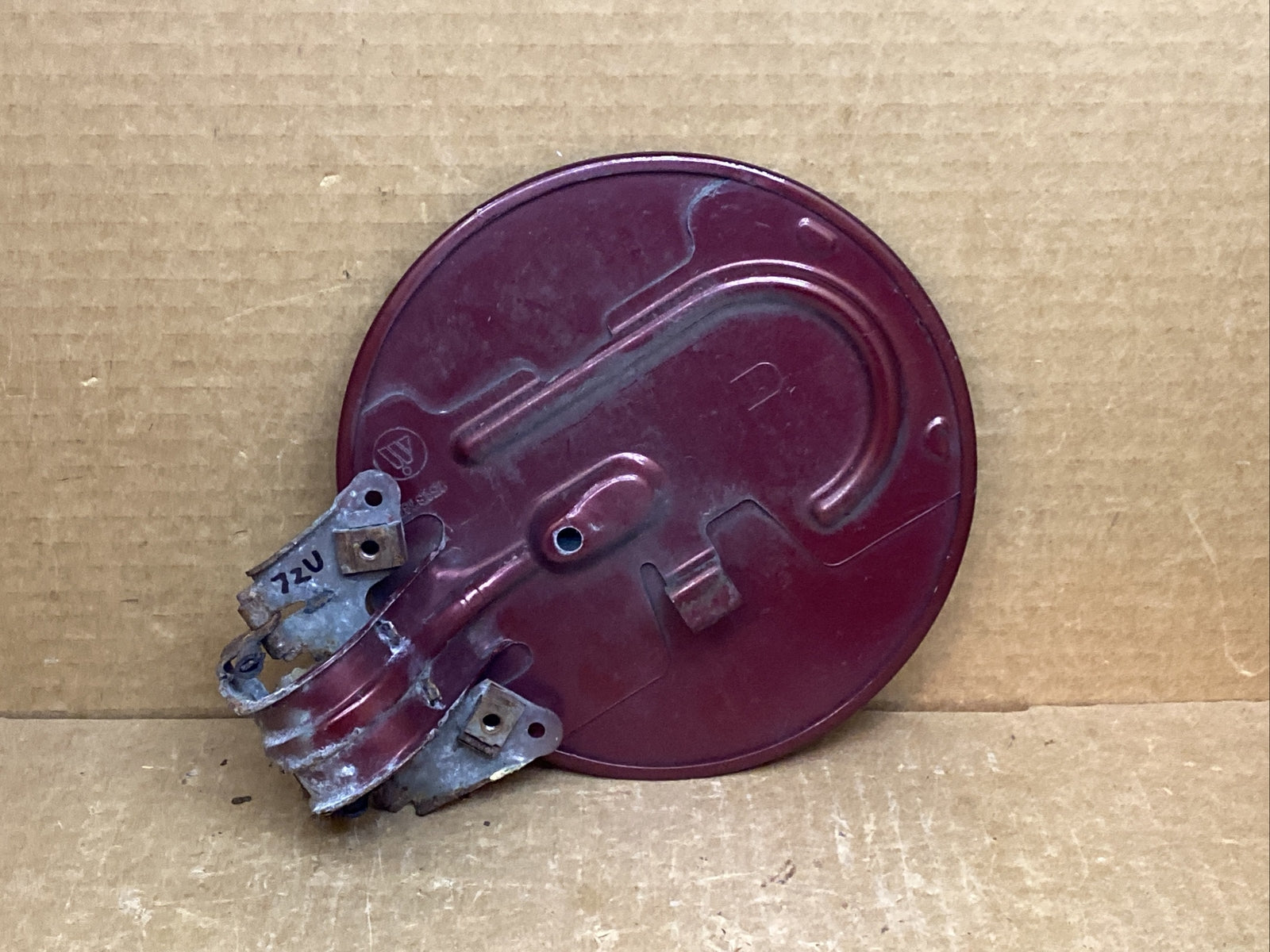 00 06 Tahoe Suburban Yukon Fuel Gas Tank Cap Door Lid Cover Garnet Red Metallic7