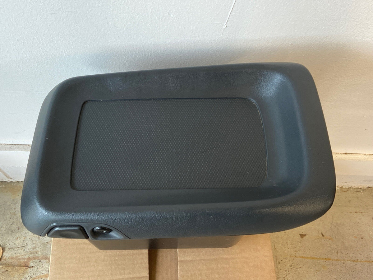 99 02 Silverado Tahoe Suburban Yukon Center Console Bin Lid Light Graphite Black3