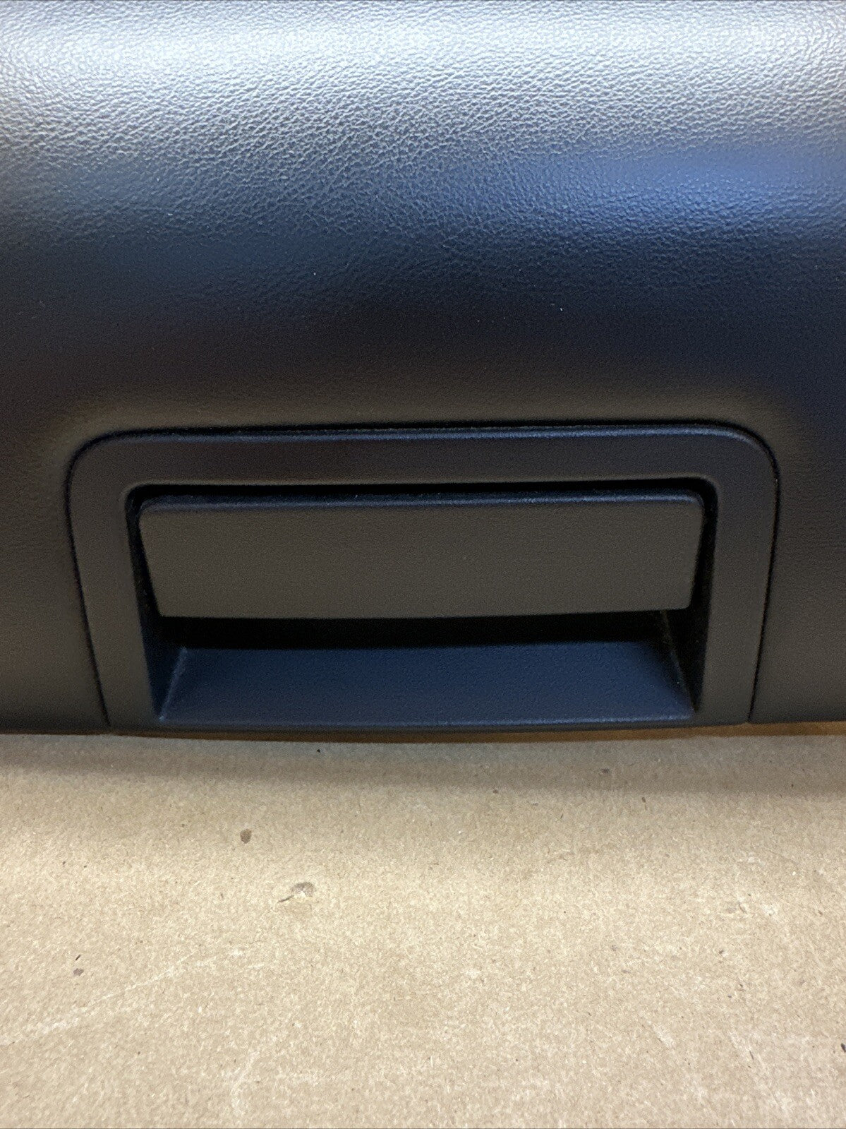 2007 2014 Lincoln Navigator Center Console Cover Lid Arm Rest Black Leather OEM5