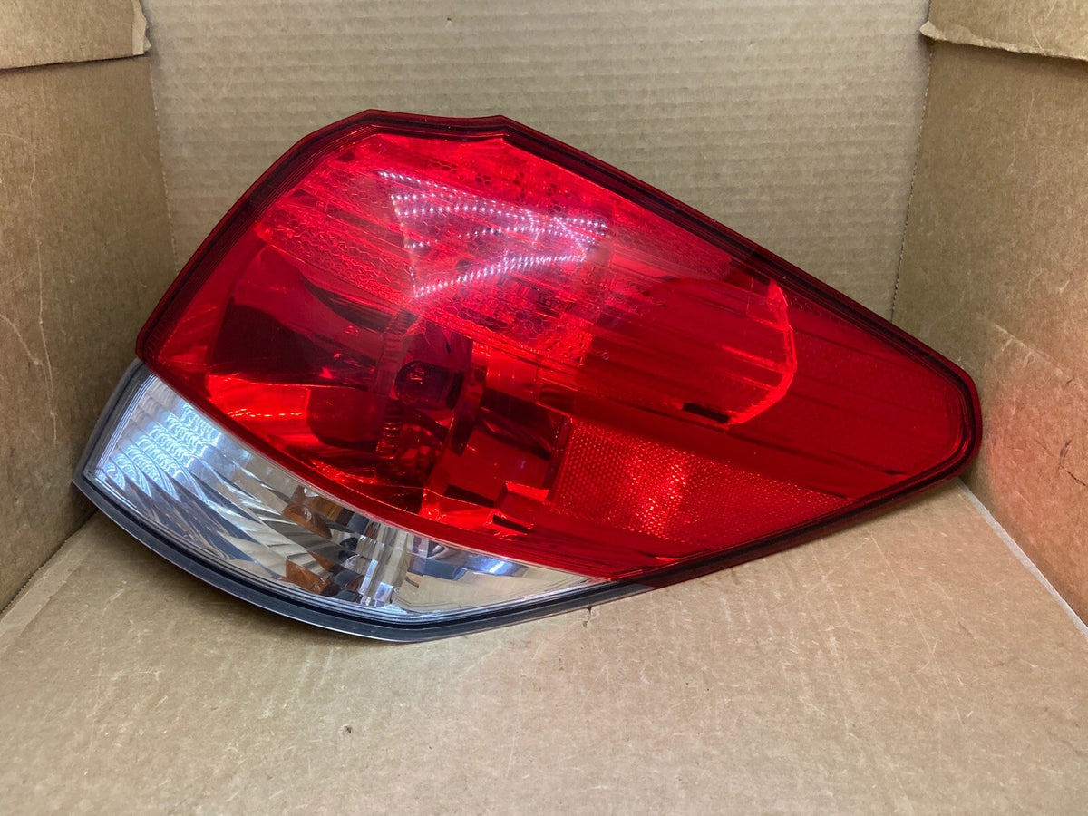10 14 Subaru Outback Passenger Side Right Rear Taillight Tail Break Light Outer0