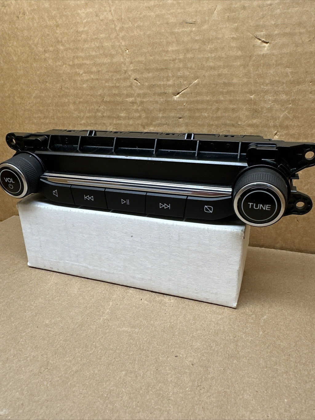 2020 2021 Ford Escape Radio Face Plate Control Panel LJ6T 18K811 CB2