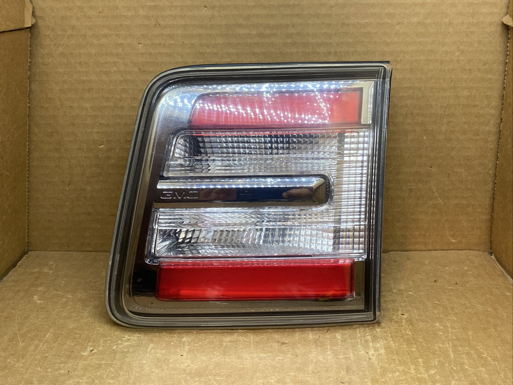 2013 2016 GMC Acadia Inner Decklid Tail Light Taillight Right Passenger Side OEM1