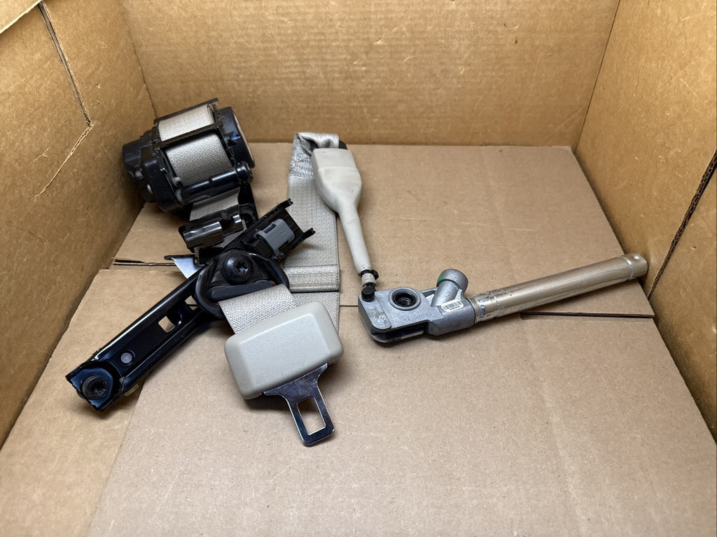 2010 2016 Cadillac SRX Front Left Driver Side Seat Belt Seatbelt Retractor Tan0