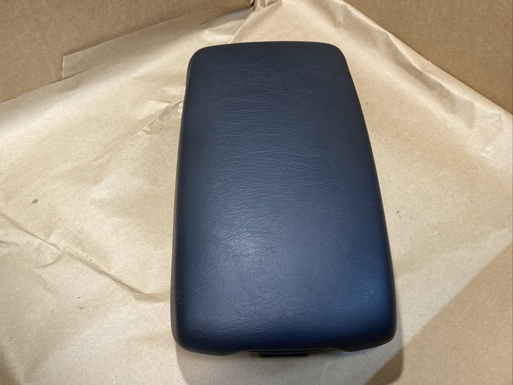2002 2006 Toyota Camry Center Console Lid Cover Top Arm Rest Armrest Black3
