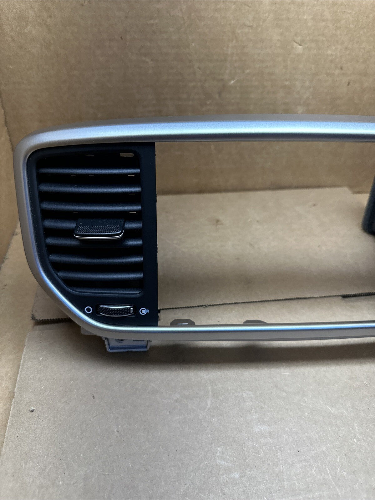 2017 2022 Kia Sportage Center Dash Radio Bezel Vents Surround Trim Silver1