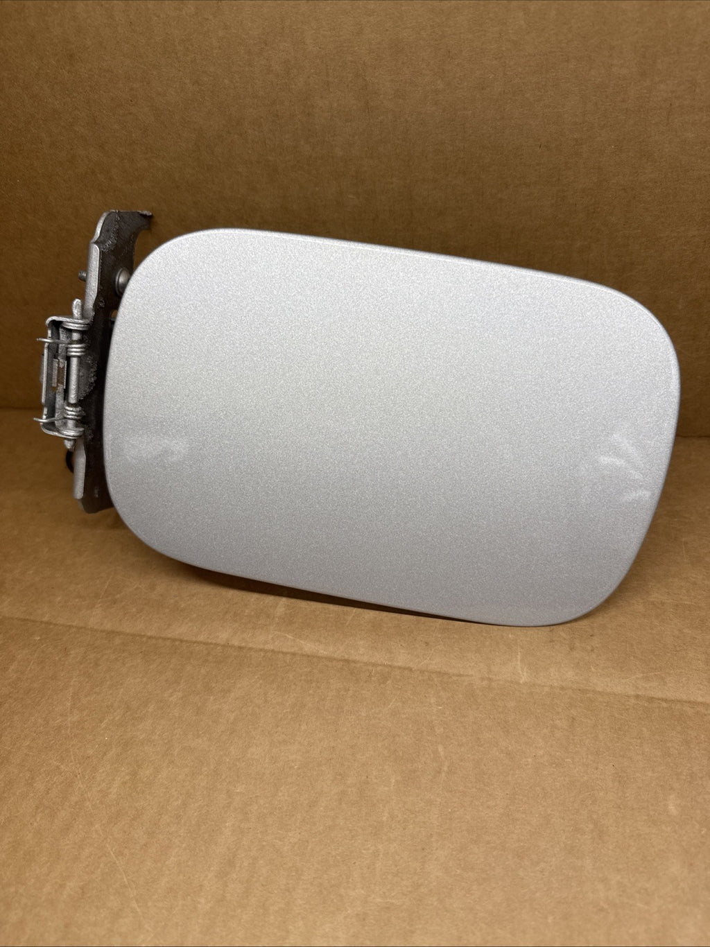 11 13 Jeep Grand Cherokee Fuel Gas Cap Door Lid Cover Bright Silver Metallic PS20