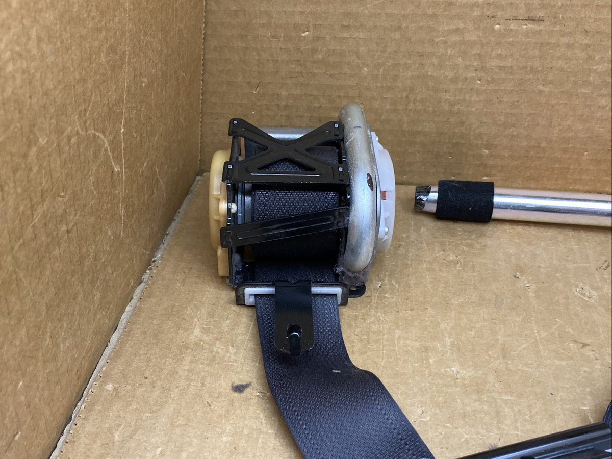 11 15 Kia Optima Front Left Driver Side Seat Belt Seatbelt Retractor Assembly1