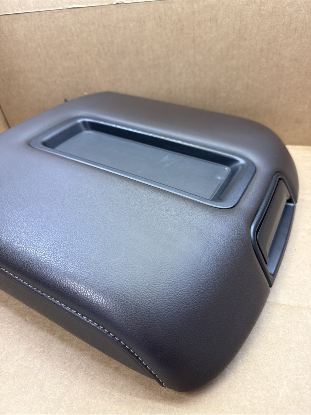 2015-2020 Tahoe Yukon Suburban Yukon XL Center Console Lid Arm Rest Brown OEM1