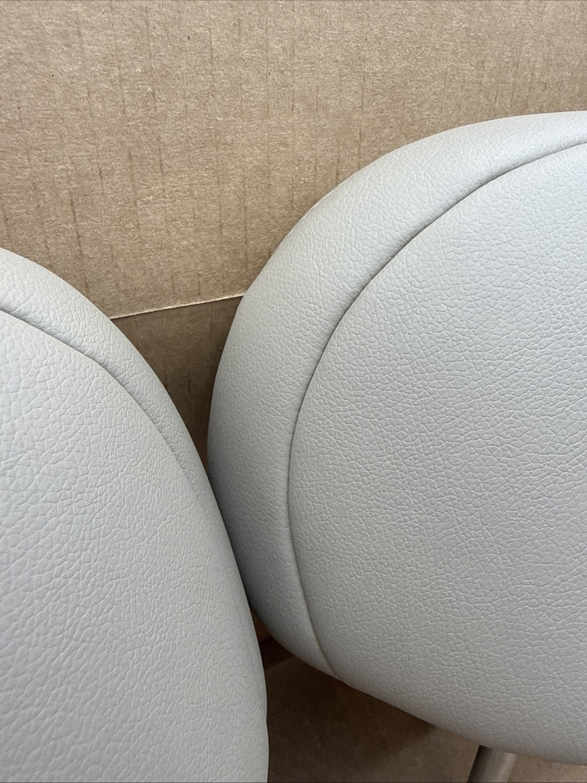 2008 2013 Toyota Highlander 2nd Row Rear Black Leather Headrest Set of 2 OEM Tan6