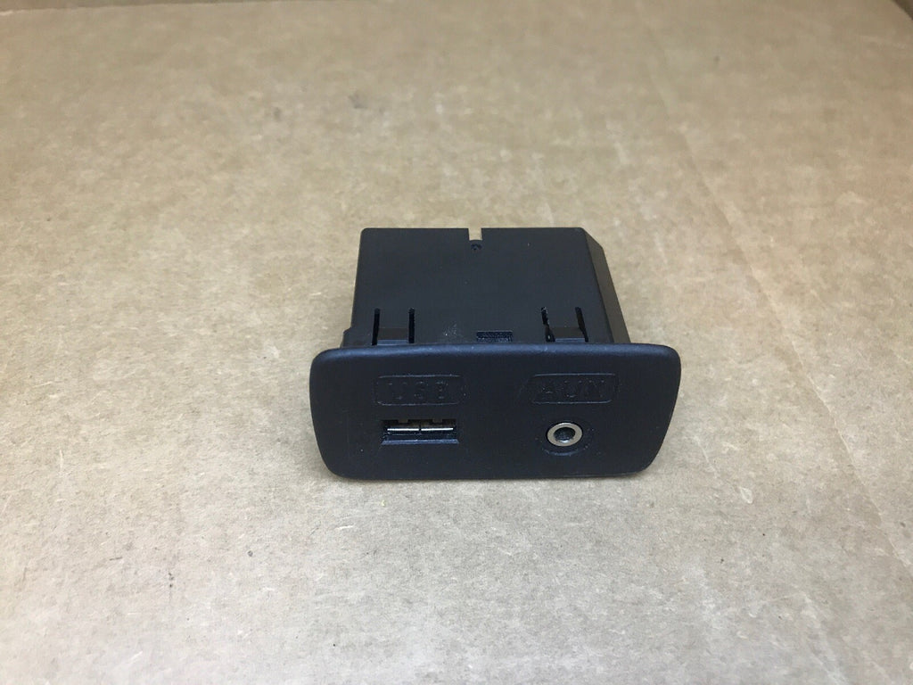 2010 2014 Subaru Legacy Outback AUX USB Port Jack Plug OEM2