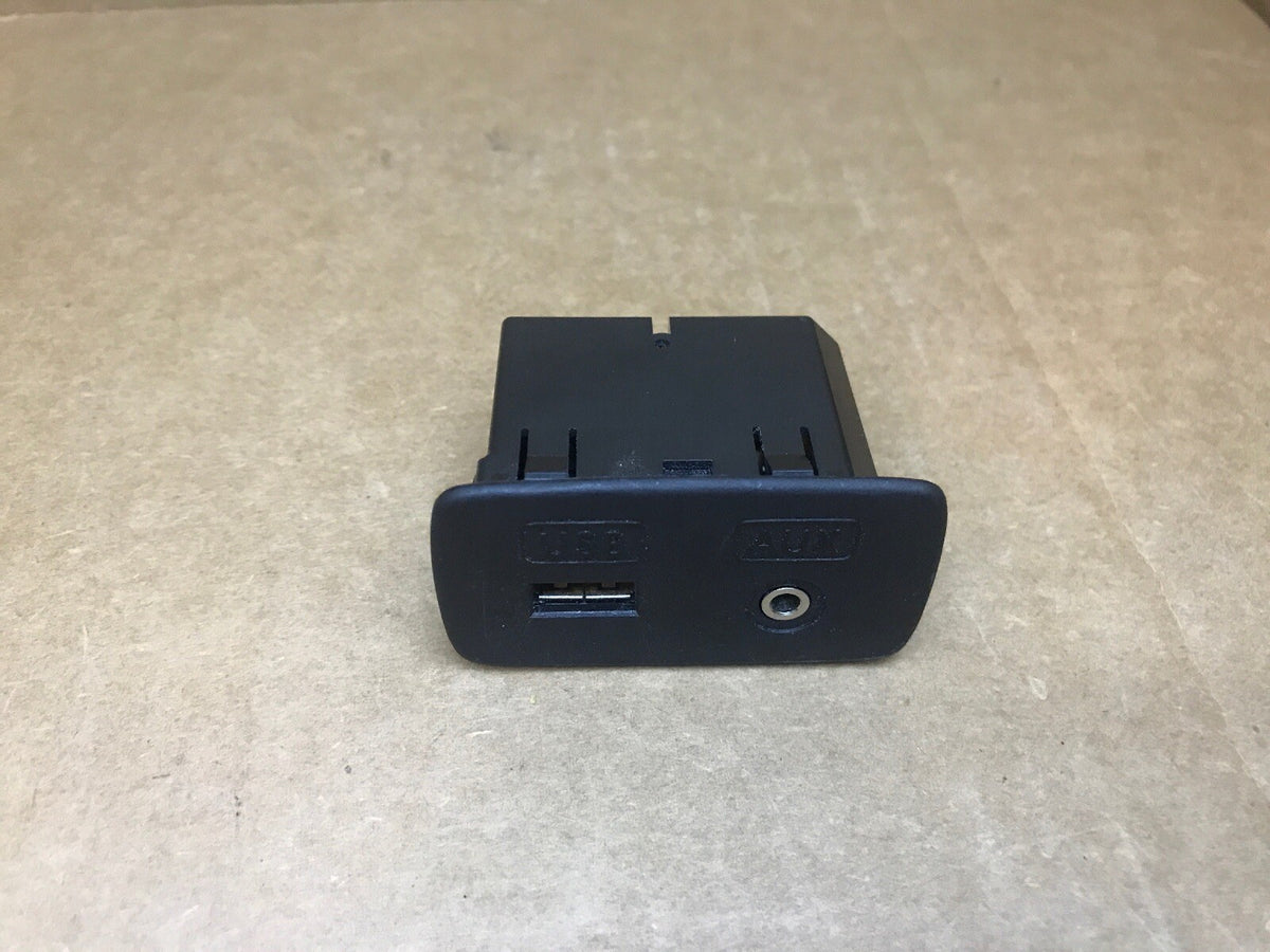 2010 2014 Subaru Legacy Outback AUX USB Port Jack Plug OEM2