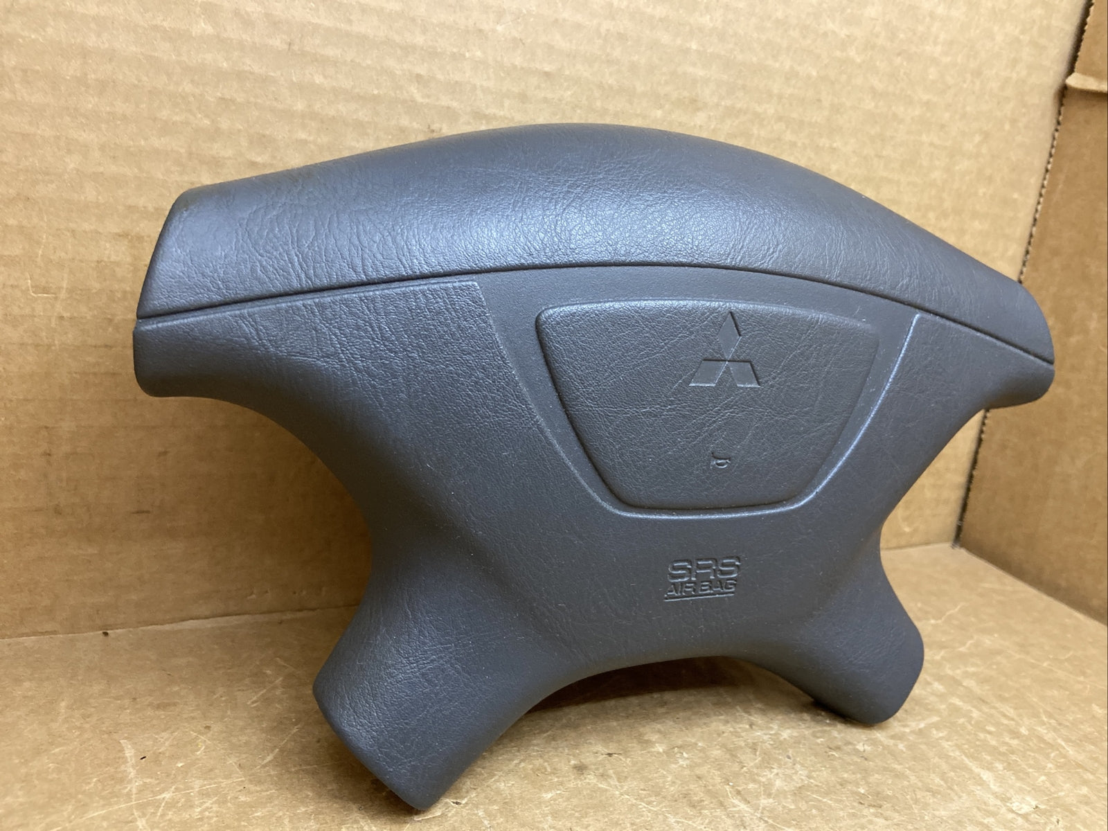 2000 2004 Montero Sport Front Left Driver Side Steering Wheel Air Bag Airbag3