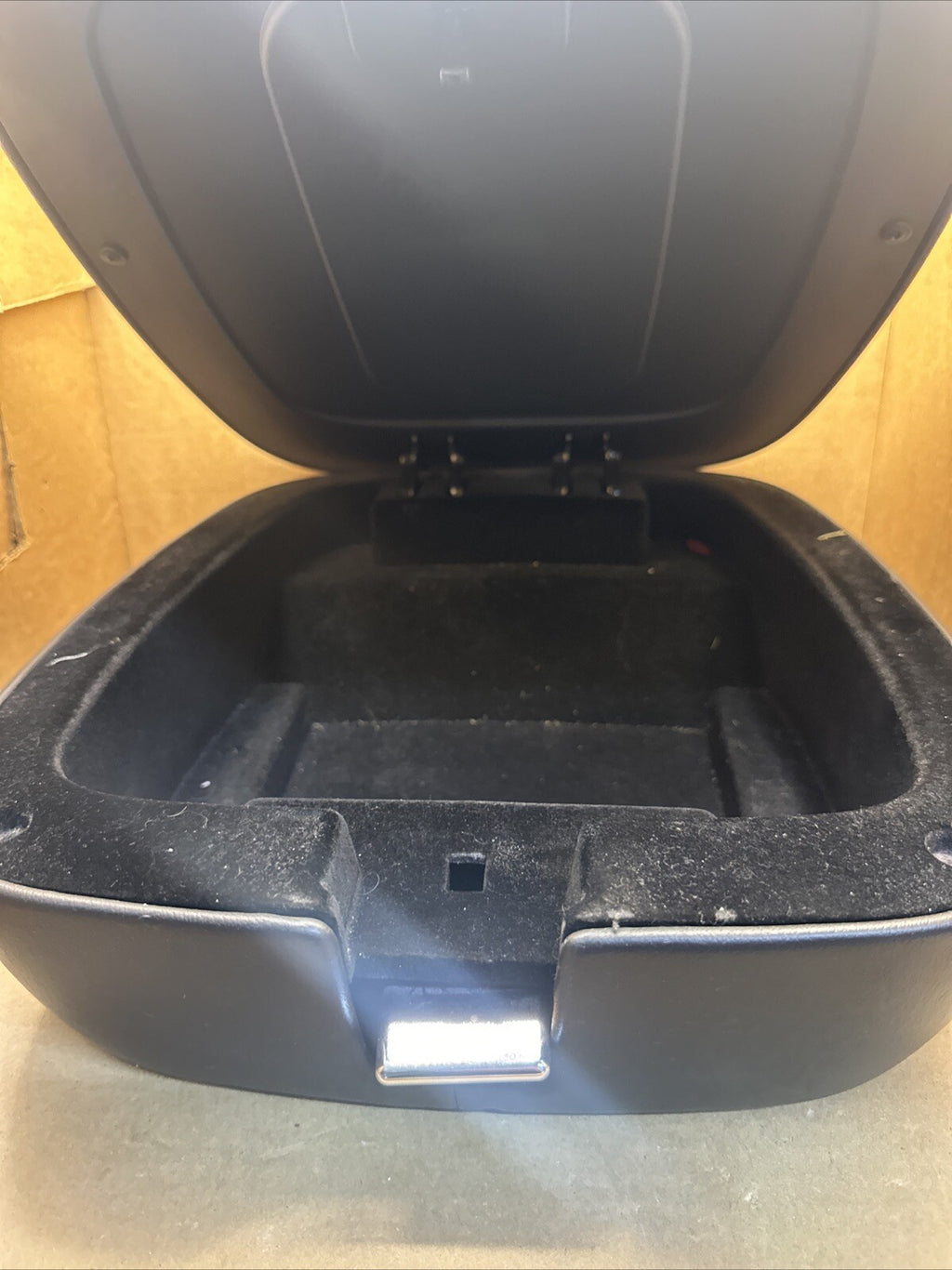 2007 2013 Cadillac Escalade ESV Center Console Lid Top Armrest4