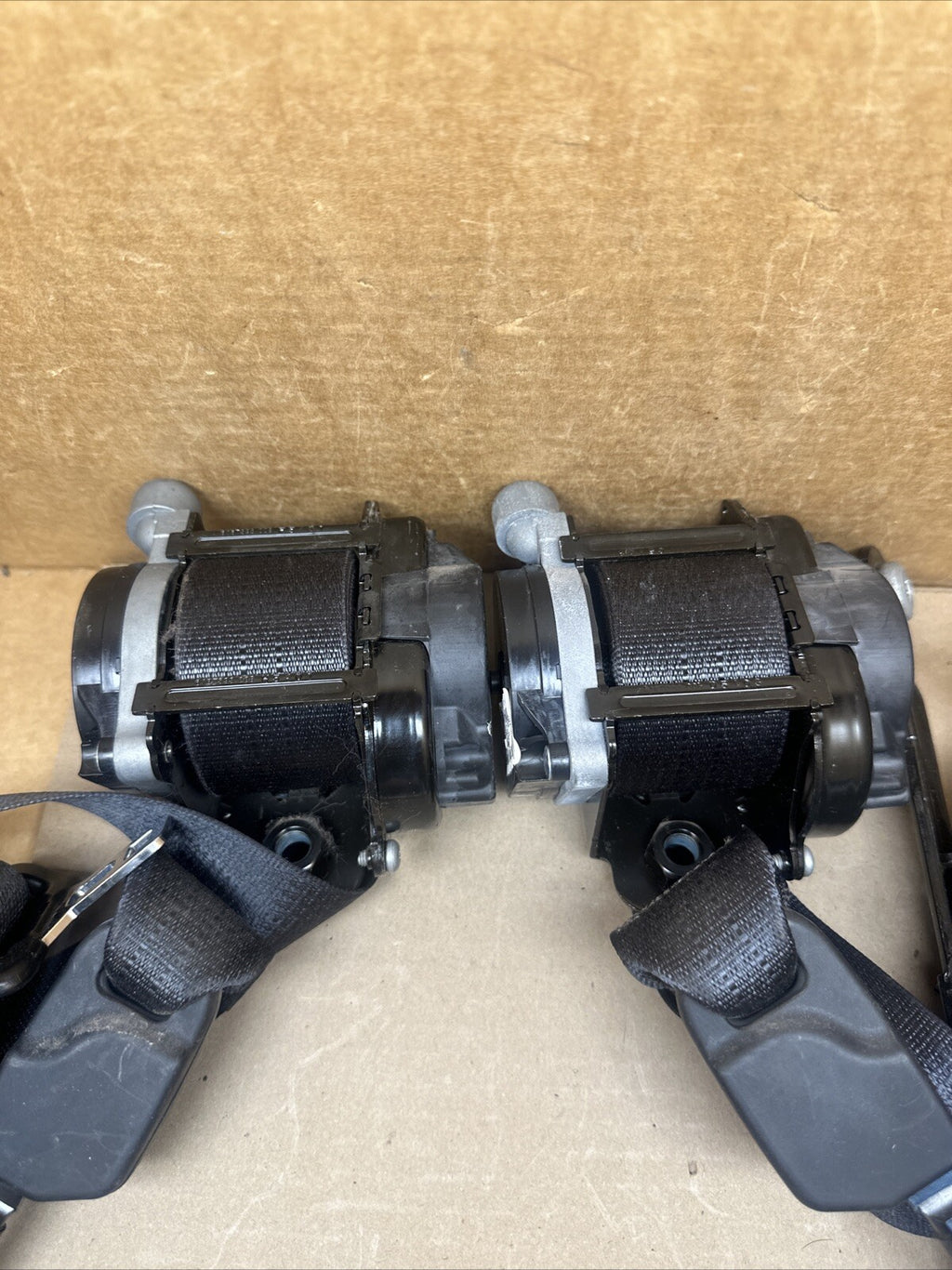2013 2015 Dodge Dart Front Right Left Driver Passenger Seat Belt Retractors Set3