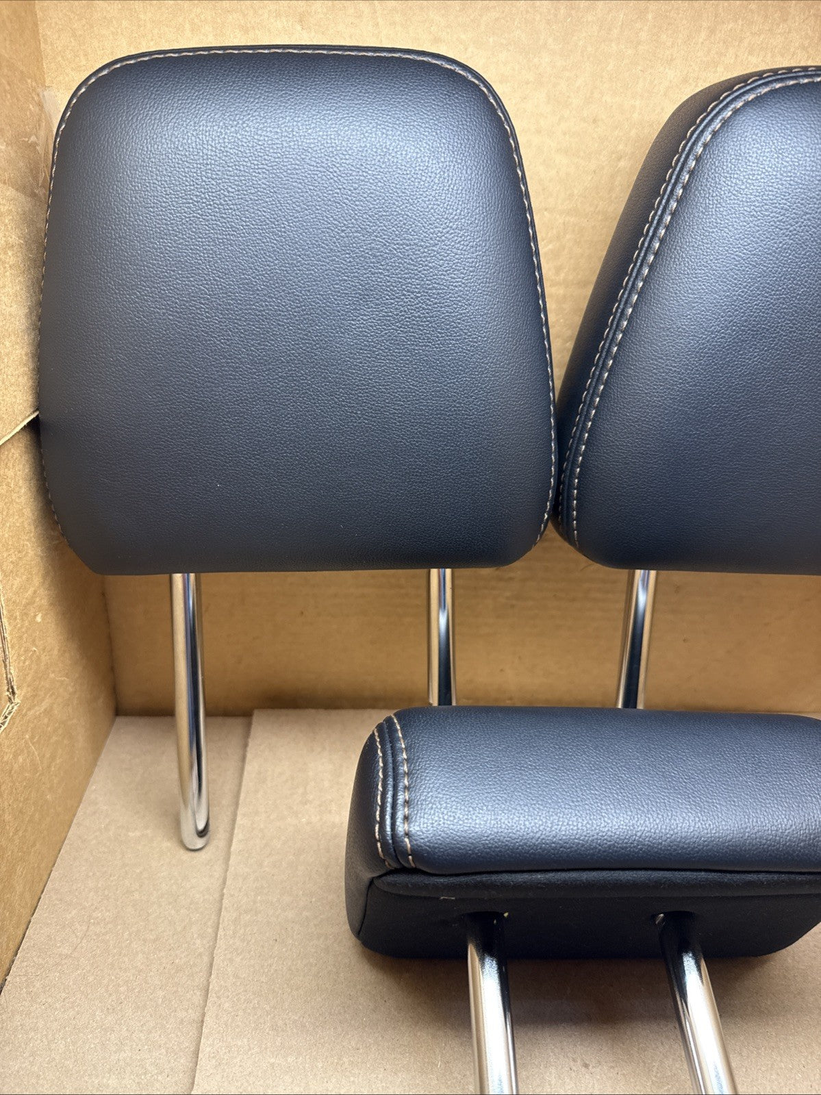 2014 2019 Toyota Highlander Headrest Head Rest 2nd Row Rear Set Black Leather1