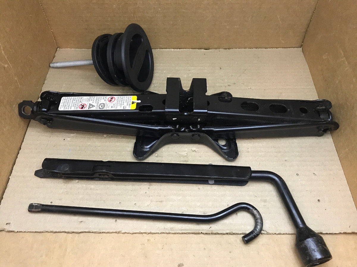 2010 2017 EQUINOX TERRAIN EMERGENCY SCISSOR JACK SPARE TIRE WHEEL TOOLS KIT SET2