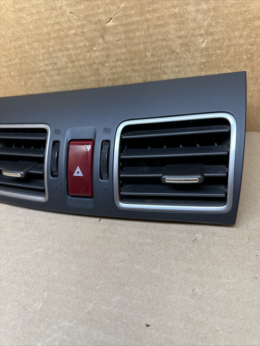 2016 2017 SUBARU CROSSTREK CENTER DASH AIR VENTS TRIM HAZARD BUTTON S155081802