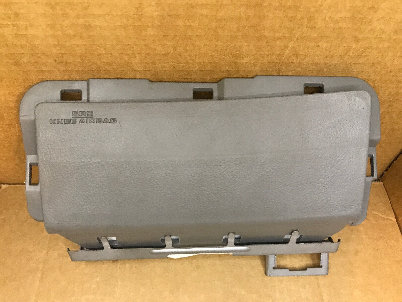 2007 2011 TOYOTA CAMRY FRONT LEFT SIDE DRIVER KNEE LOWER AIRBAG AIR BAG GRAY2