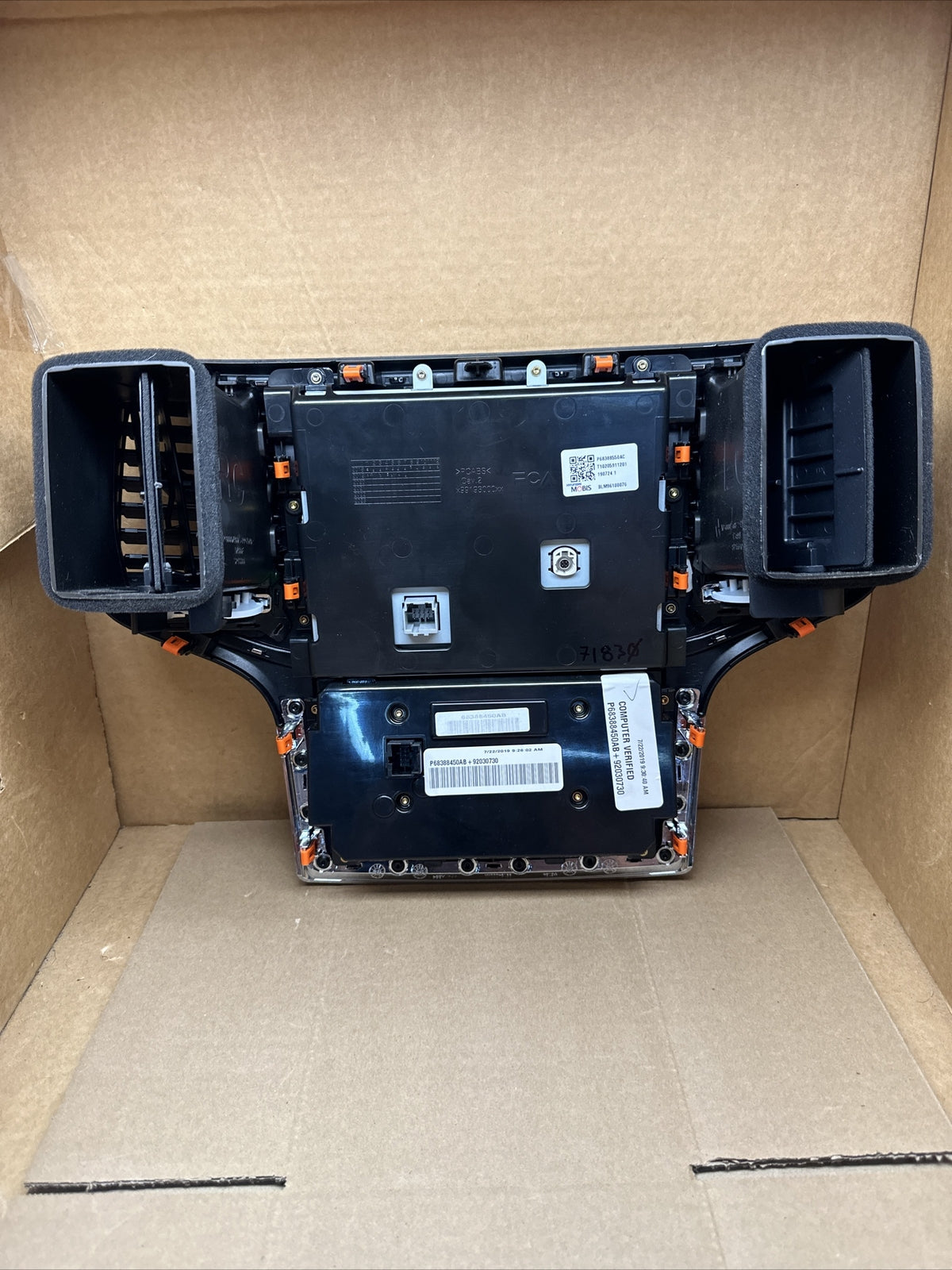 2019 2020 Jeep Grand Cherokee Radio Display Screen Climate Control Panel5