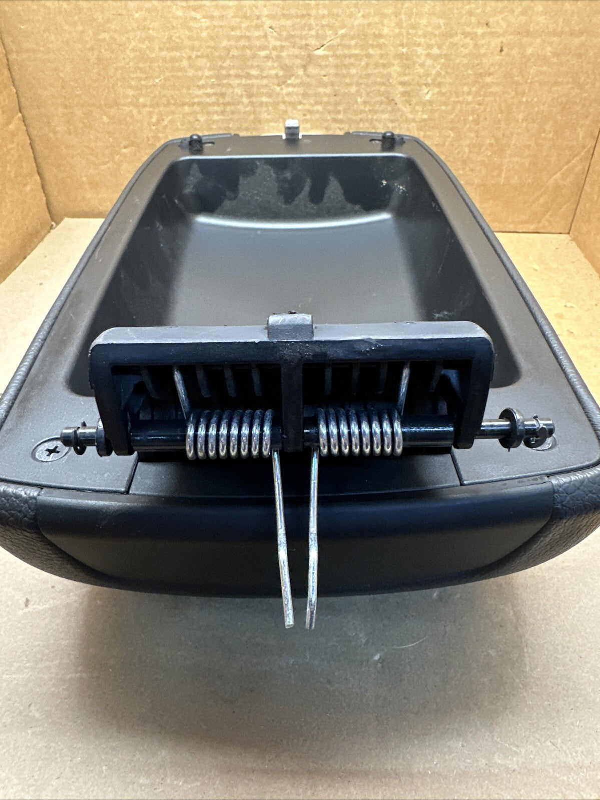 2011 2013 Kia Sorento Center Console Arm Rest Armrest Lid Cover Black OEM8