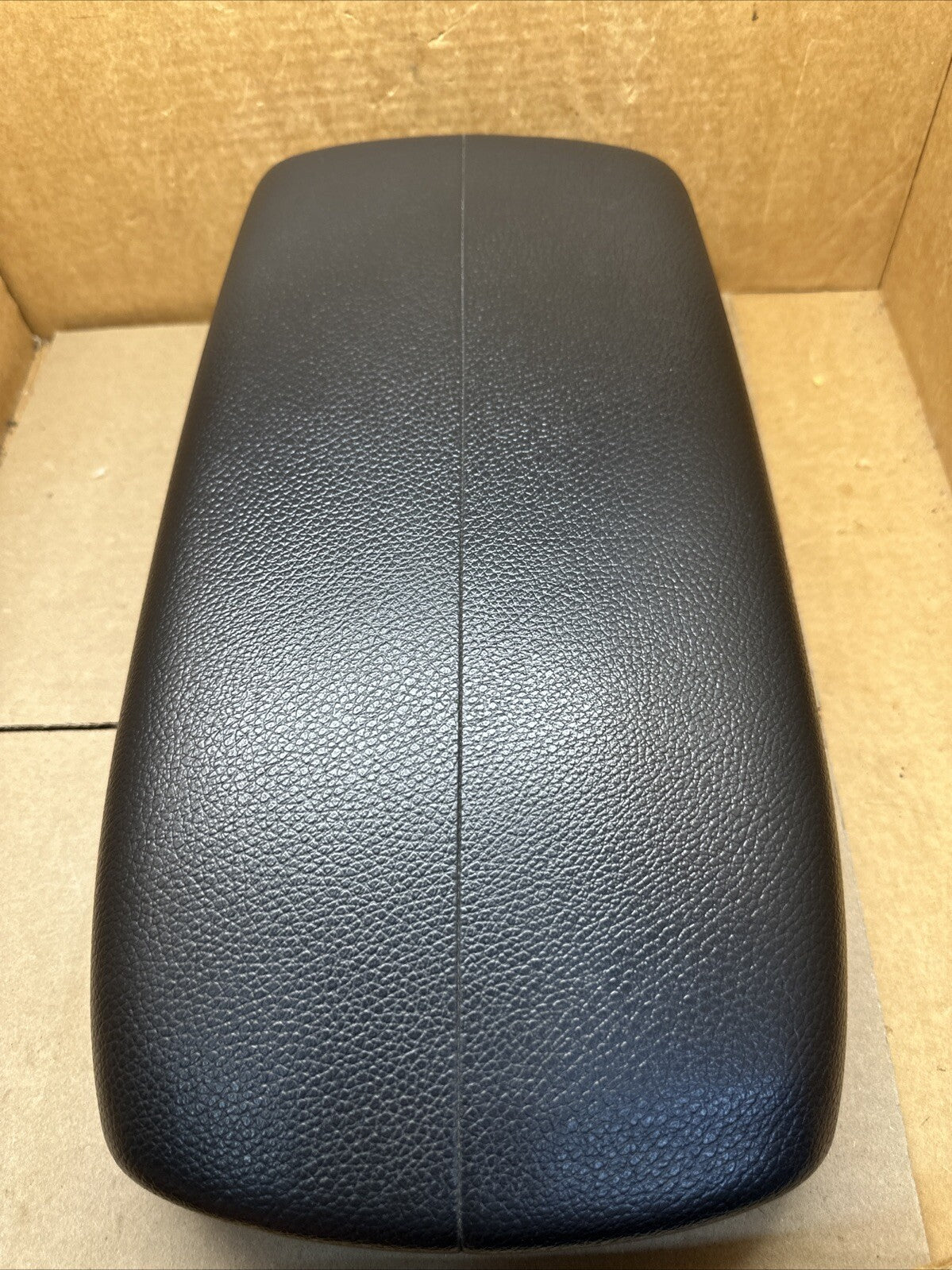 2011 2013 Kia Sorento Center Console Arm Rest Armrest Lid Cover Black OEM3