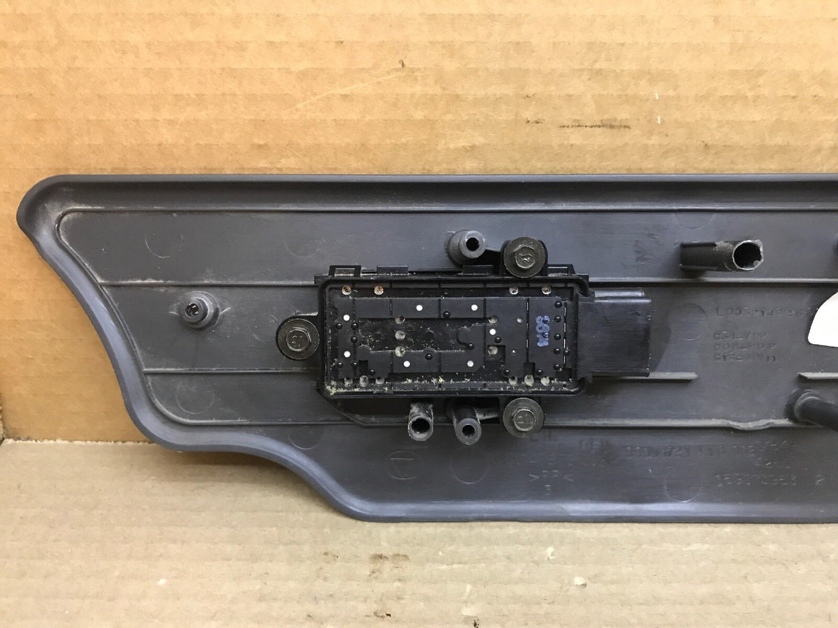03 06 Silverado Tahoe Driver Left Seat Power Switch Assembly Bezel 889416704