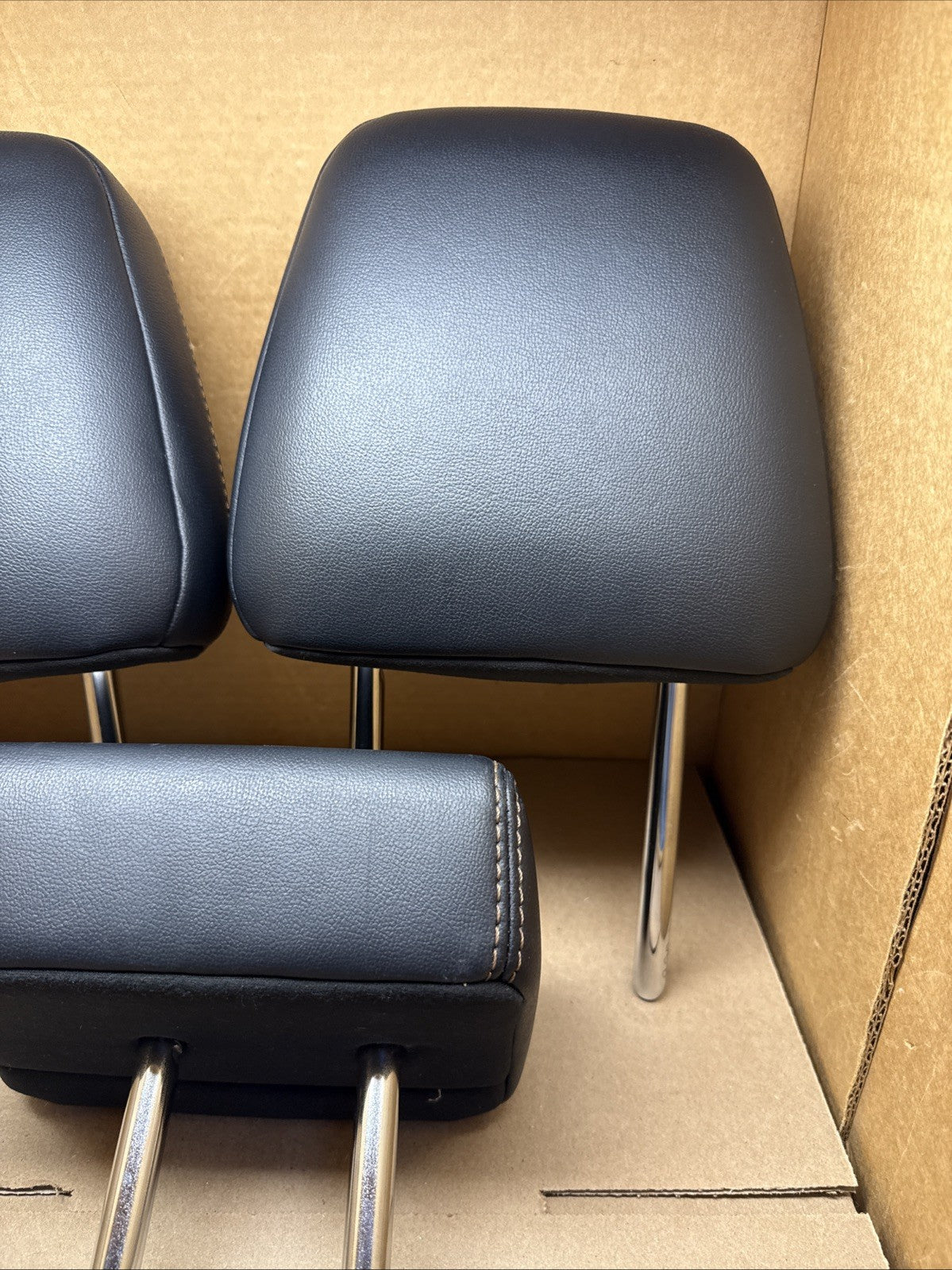 2014 2019 Toyota Highlander Headrest Head Rest 2nd Row Rear Set Black Leather5