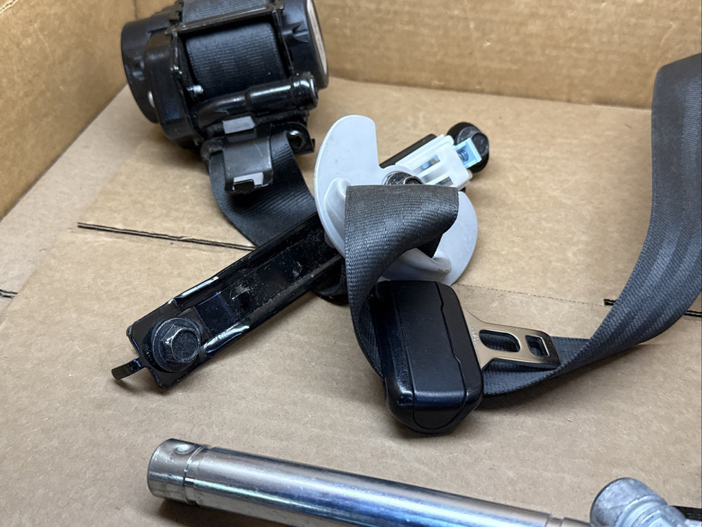 2015 2017 Hyundai Sonata Front Left Driver Side Seat Belt Seatbelt Retractor2