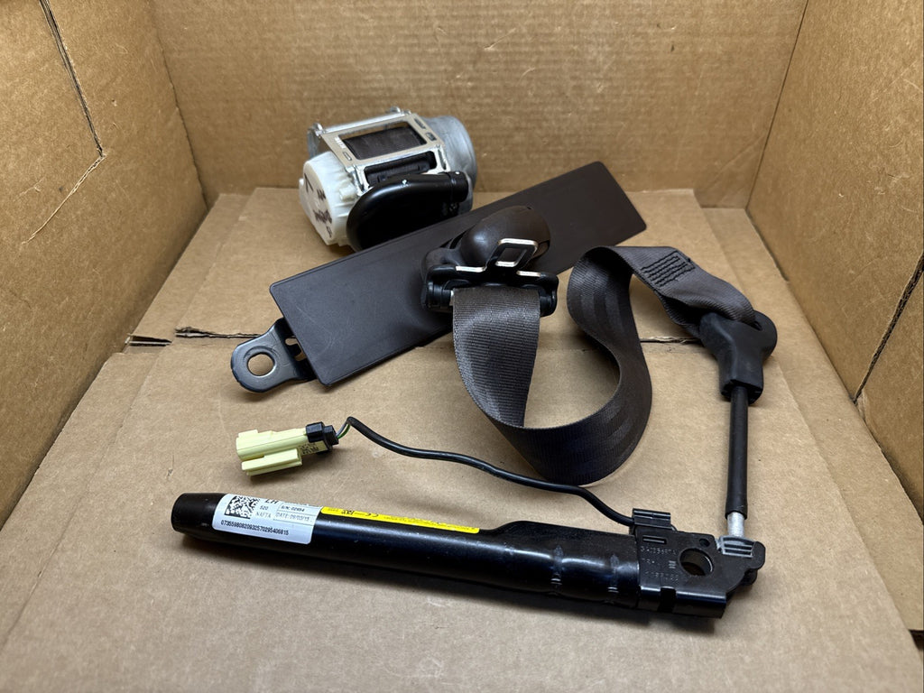 2015 2018 Renegade Front Left Driver Side Seat Belt Seatbelt Retractor Brown0