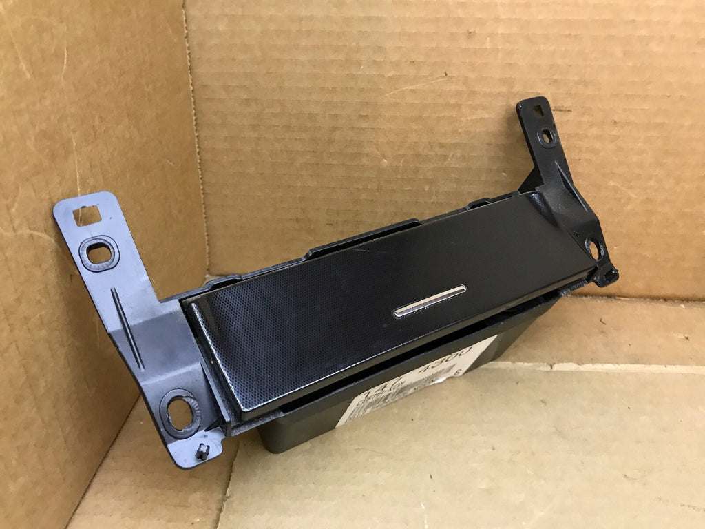   2013   2018 FORD TAURUS CENTER DASH CONSOLE BOX STORAGE CUBBY TRAY TRIM OEM1