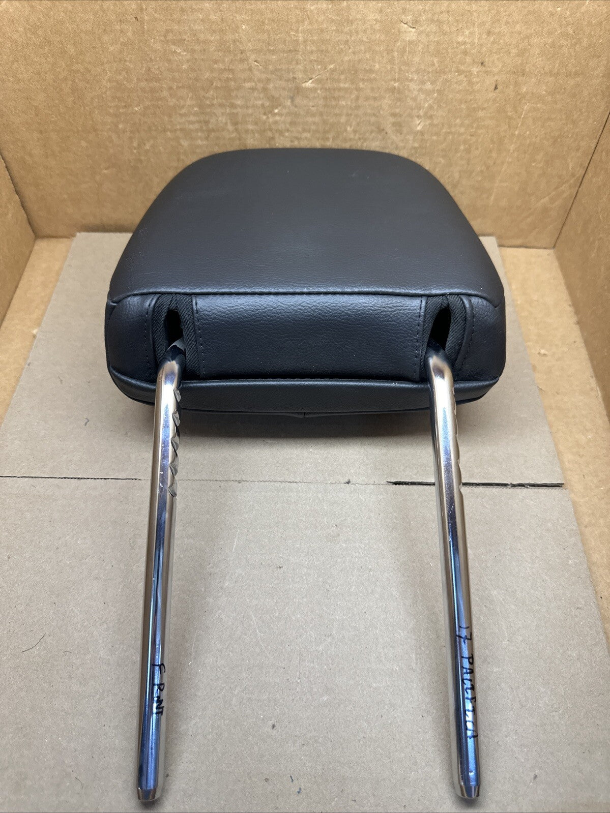 2017 2020 CHRYSLER PACIFICA FRONT LEFT DRIVER SIDE SEAT HEADREST HEAD REST OEM3