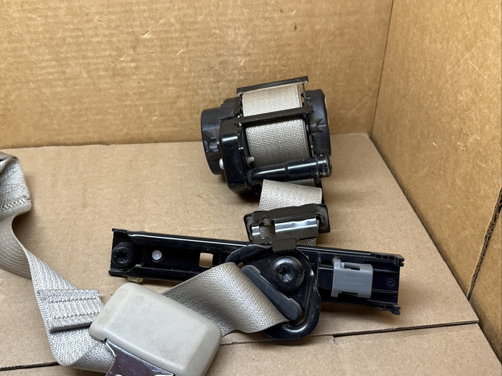 2010 2016 Cadillac SRX Front Right Passenger Seat Belt Seatbelt Retractor Tan1