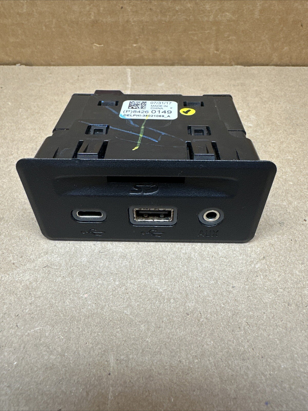 2018 2021 Chevy Equinox GMC TERRAIN REAR CENTER CONSOLE USB AUX PORT 842601491