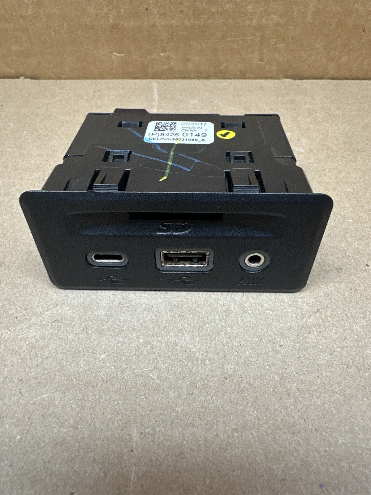 2018 2021 Chevy Equinox GMC TERRAIN REAR CENTER CONSOLE USB AUX PORT 842601491