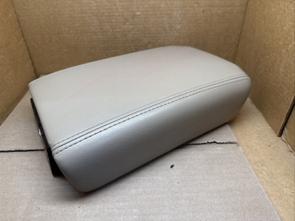 07 17 Traverse Acadia Enclave Center Console Lid Arm Rest Dark Cashmere 228553124