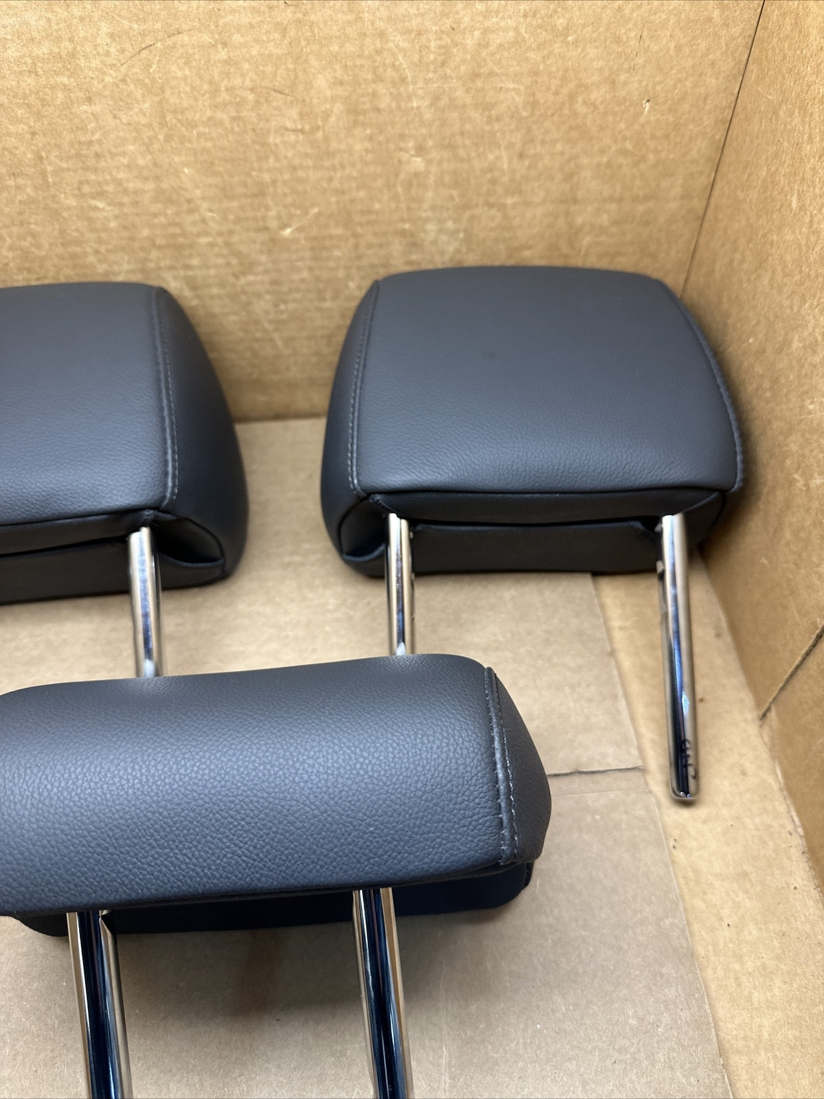 2016 2021 Hyundai Tucson Rear 2nd Row Head Rest Headrest Set of 3 Black Leather6