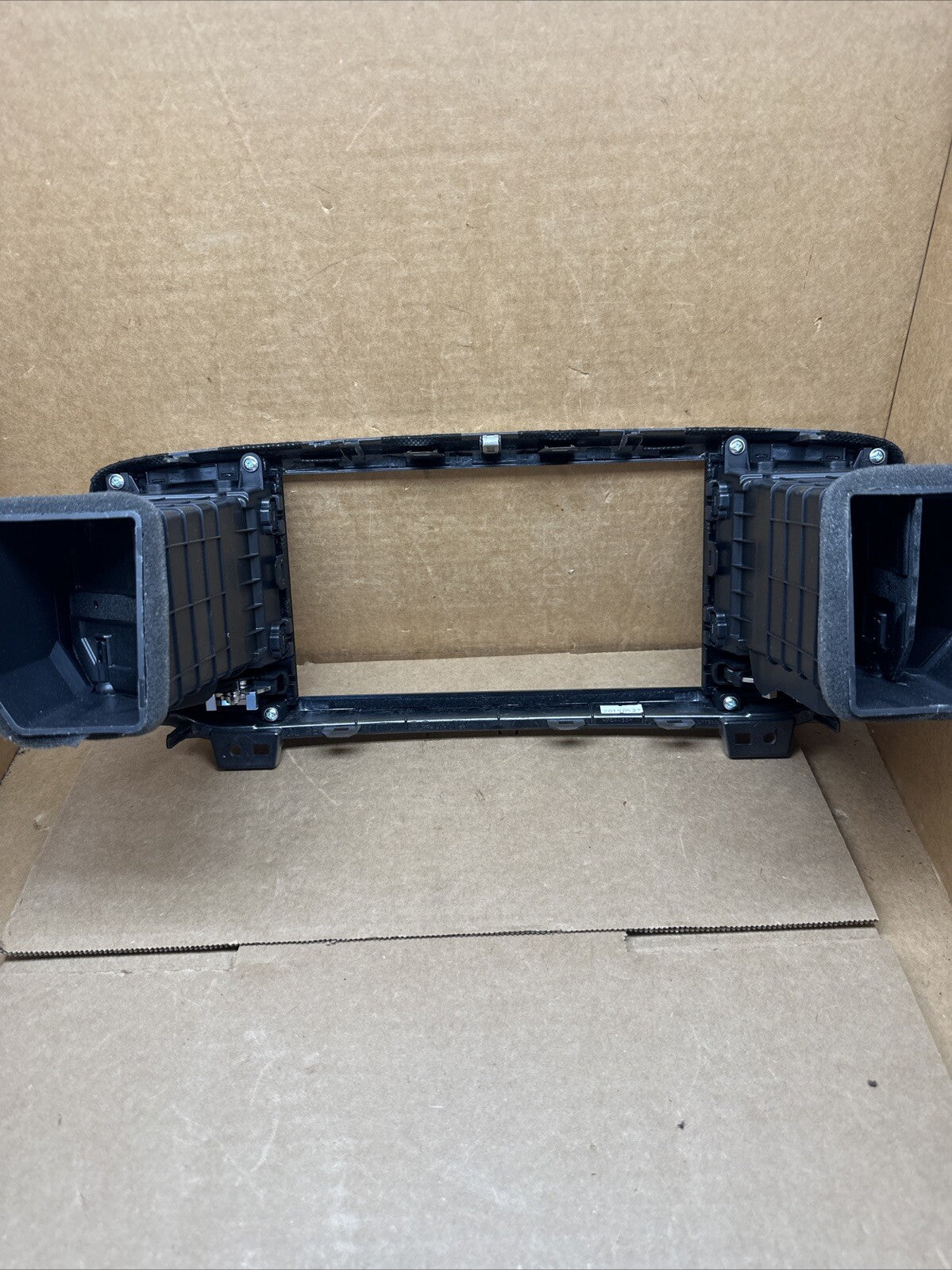 2017 2022 Kia Sportage Center Dash Radio Bezel Vents Surround Trim Silver7