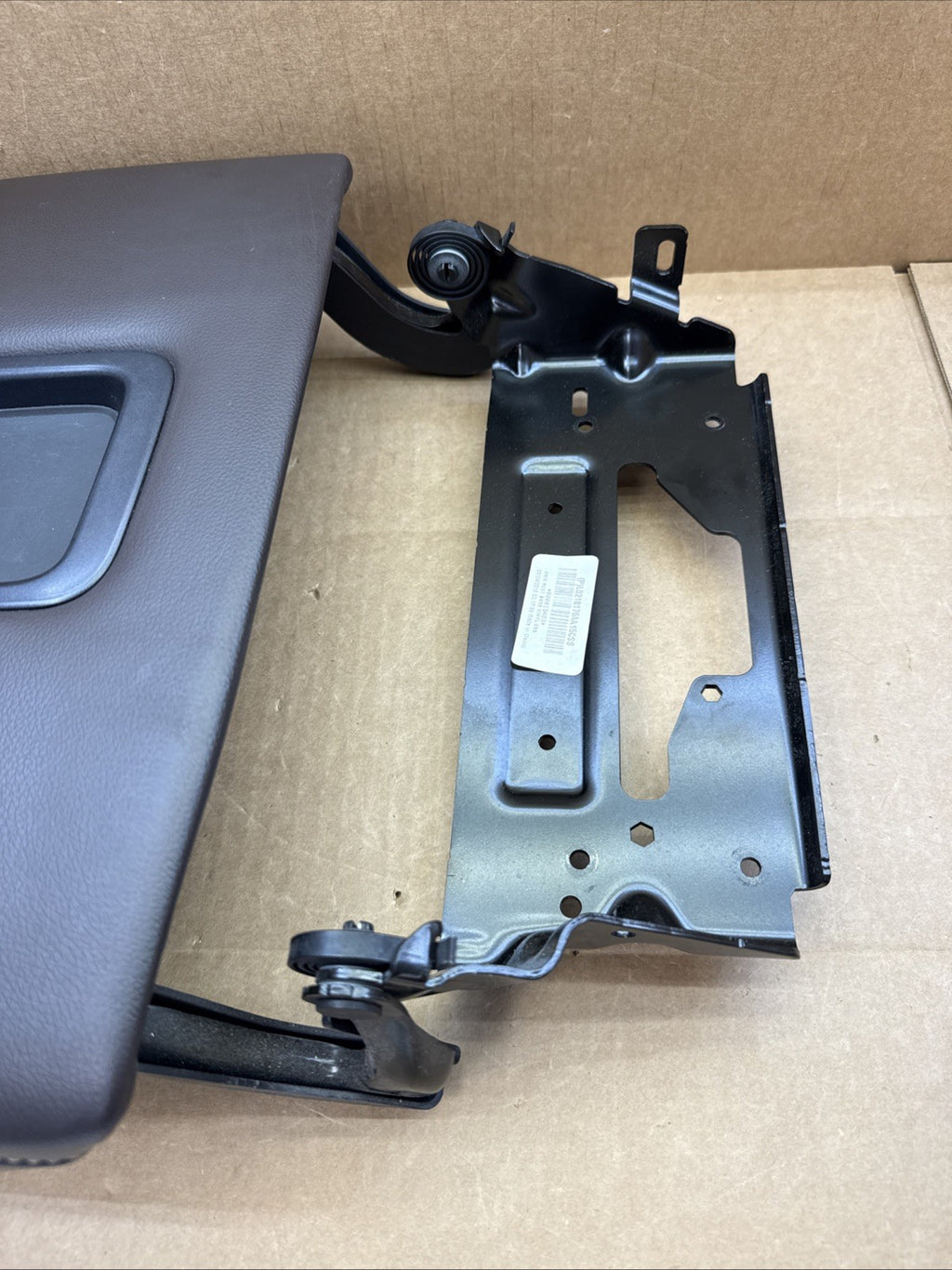2015-2020 Tahoe Yukon Suburban Yukon XL Center Console Lid Arm Rest Brown OEM5