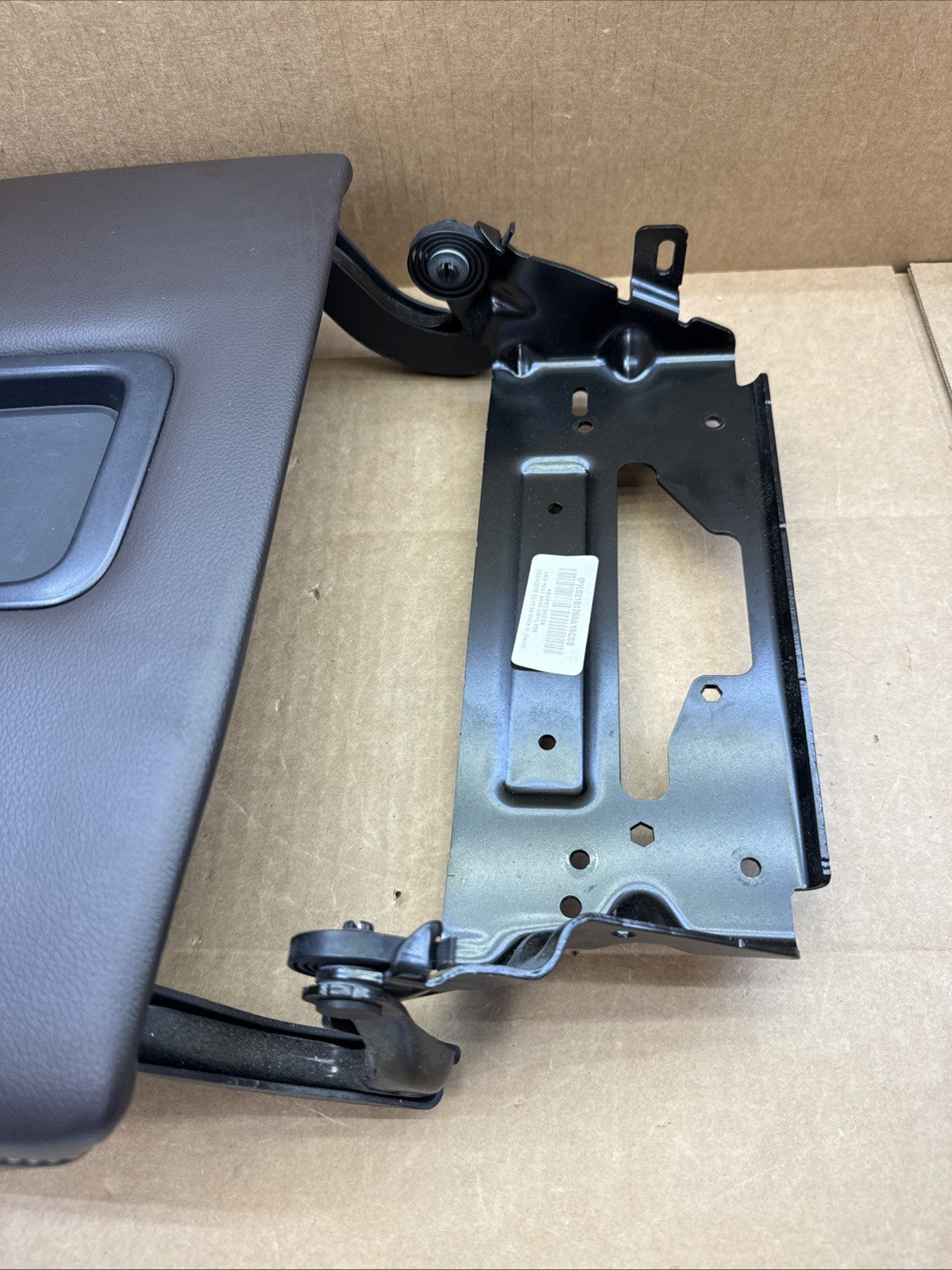 2015-2020 Tahoe Yukon Suburban Yukon XL Center Console Lid Arm Rest Brown OEM5