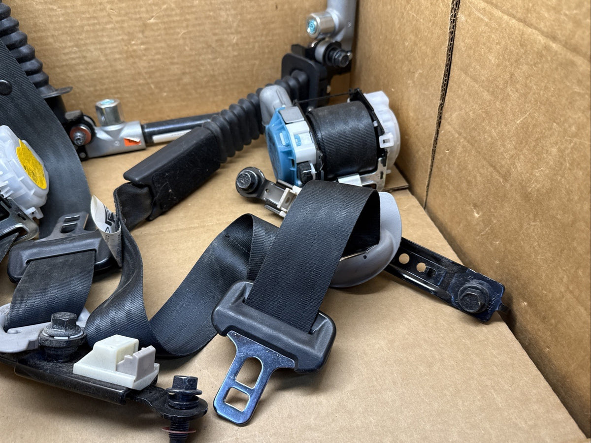 11 16 Hyundai Elantra GT Hatchback Front Seat Belt Seatbelts Retractor Set Pair3