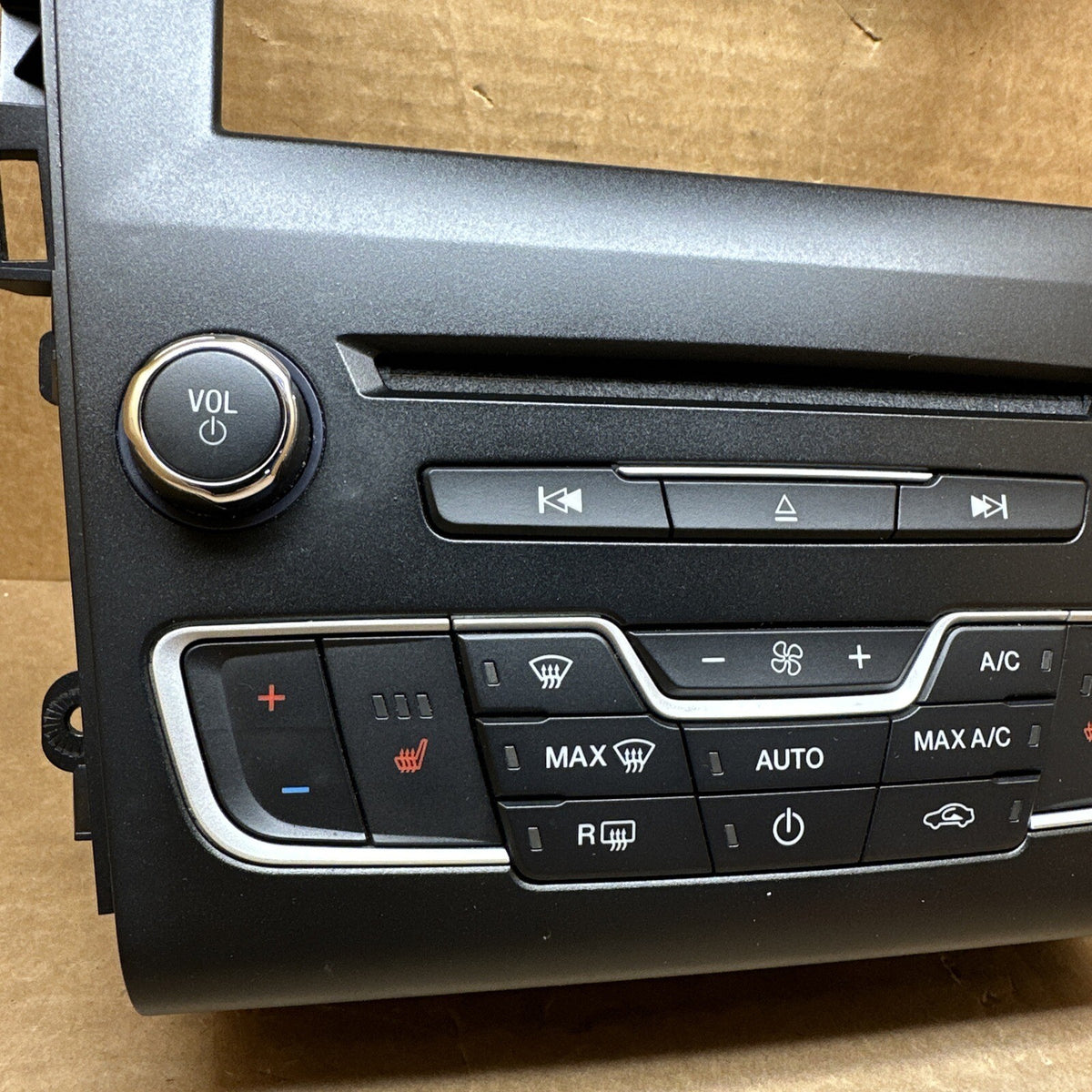 17 20 Fusion Temp Temperature Climate Radio Control Bezel Panel HS7T 18E245 CHC2