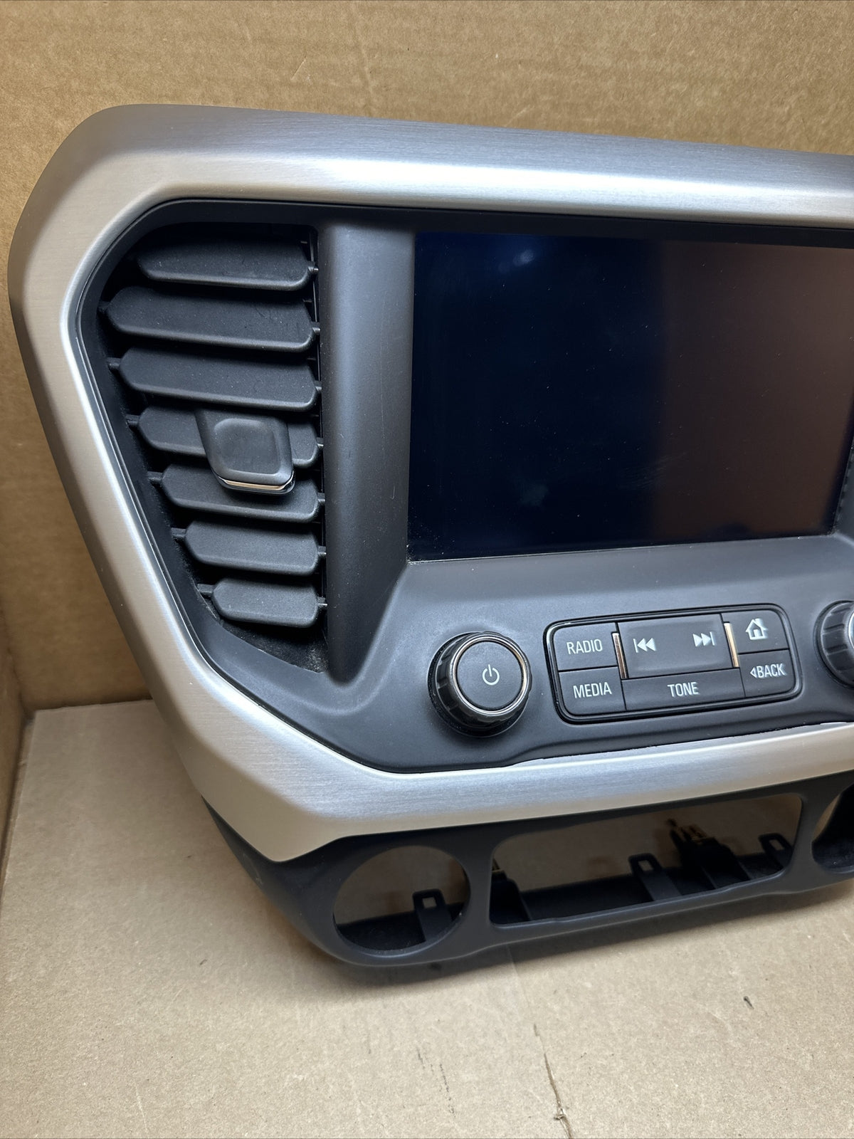 2017   2019 GMC Acadia OEM Radio Display Screen Control Panel Vents 843341162